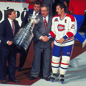 Guy Carbonneau receives the Stanley Cup from Gary Bettman following game 5 of the Stanley Cup Final in 1993 (Paul Bereswill/HHOF).