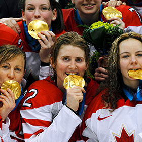 Wickenheiser and teammates show off their gold medals at the 2010 Winter Olympics (Jeff Vinnick/HHOF)